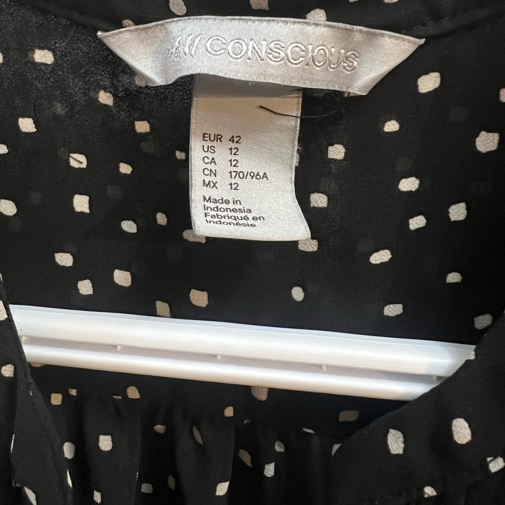 H&M Blouse - Picture 2 of 3
